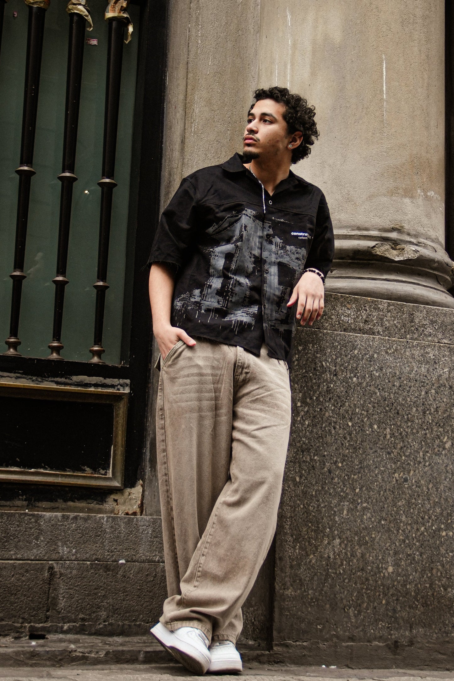 Camisa "Construction" manga corta negro