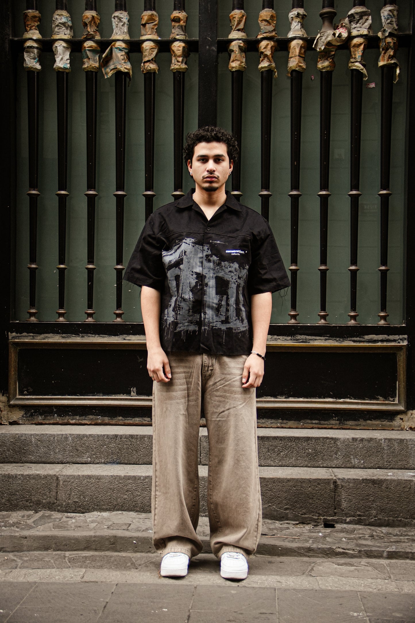 Camisa "Construction" manga corta negro